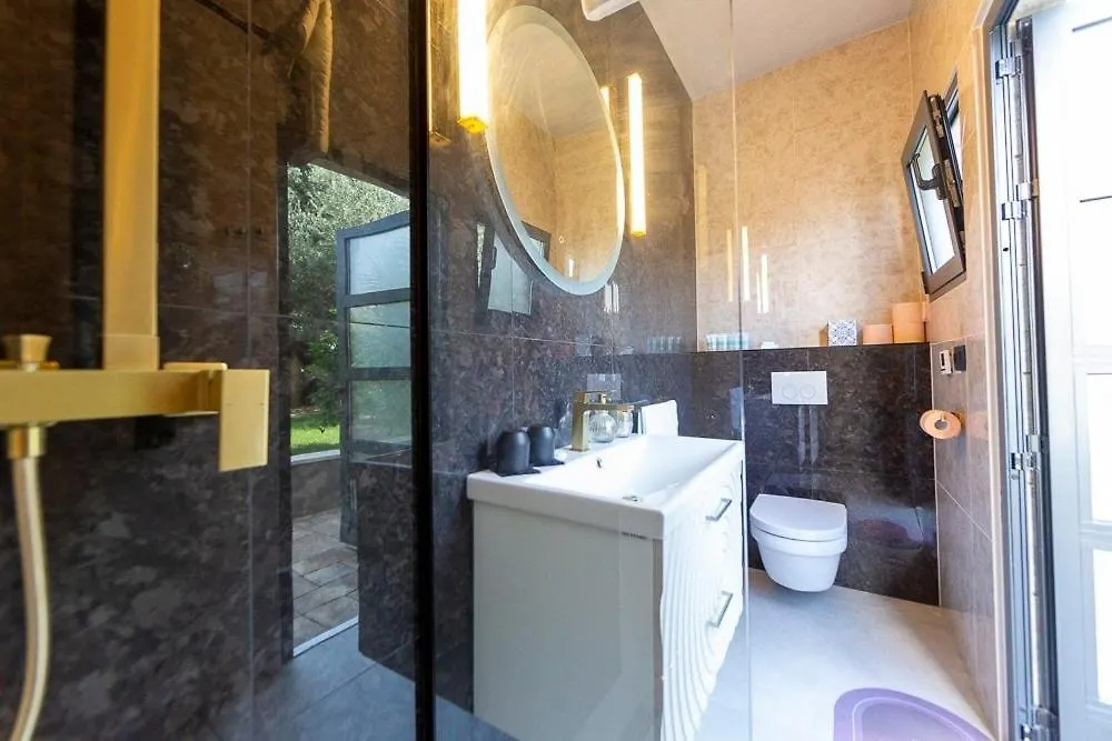 Luxury Villa Experience In Center Of Zadar With Heated Pool And Jacuzzi