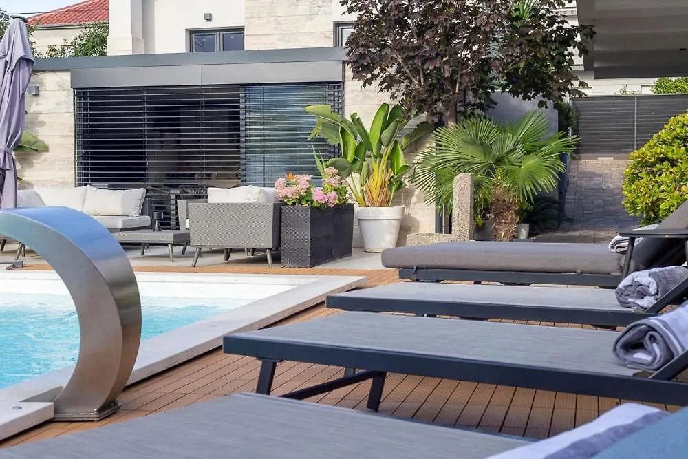 Luxury Villa Experience In Center Of Zadar With Heated Pool And Jacuzzi 0*,  Chorvatsko