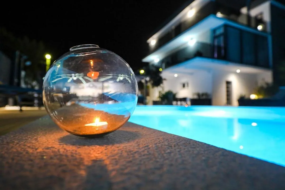 Luxury Villa Experience In Center Of Zadar With Heated Pool And Jacuzzi 0*,