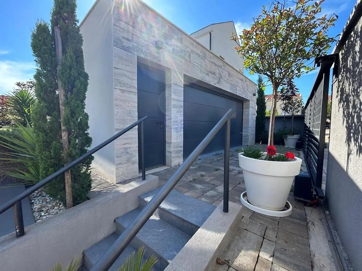 Luxury Villa Experience In Center Of Zadar With Heated Pool And Jacuzzi