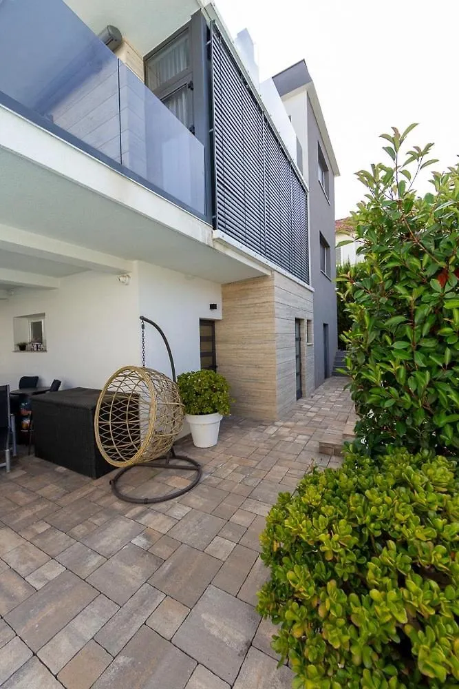 Luxury Villa Experience In Center Of Zadar With Heated Pool And Jacuzzi