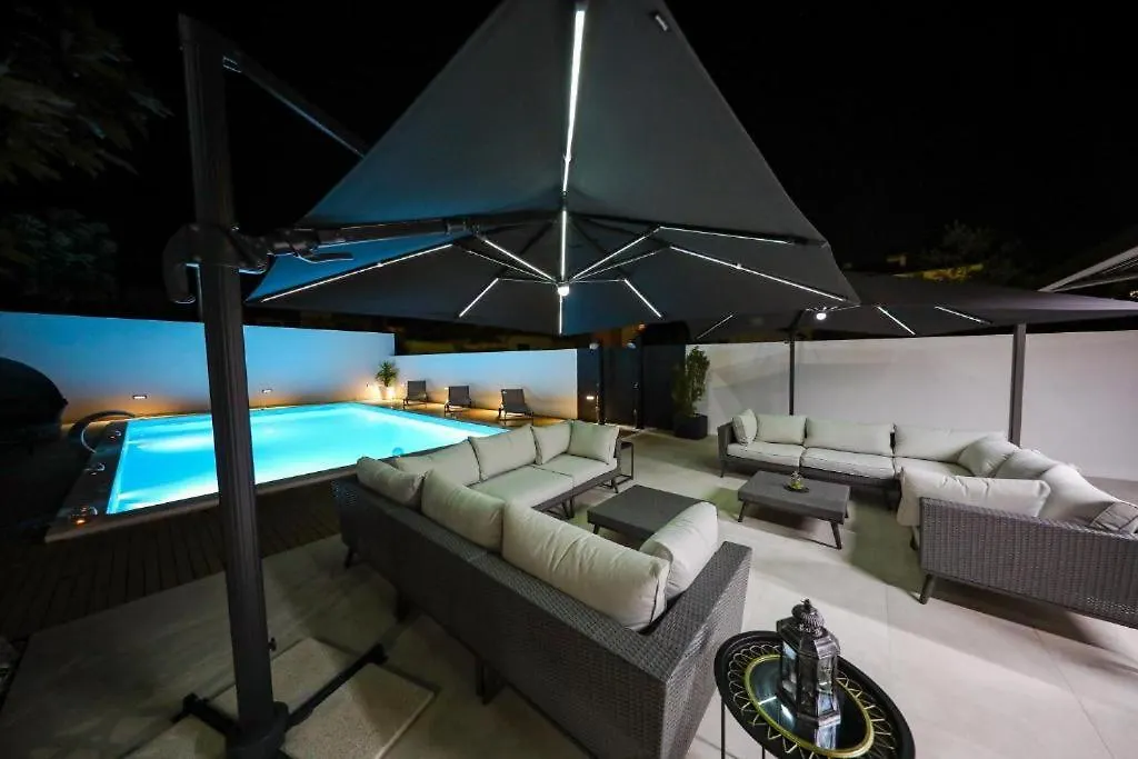 Luxury Villa Experience In Center Of Zadar With Heated Pool And Jacuzzi
