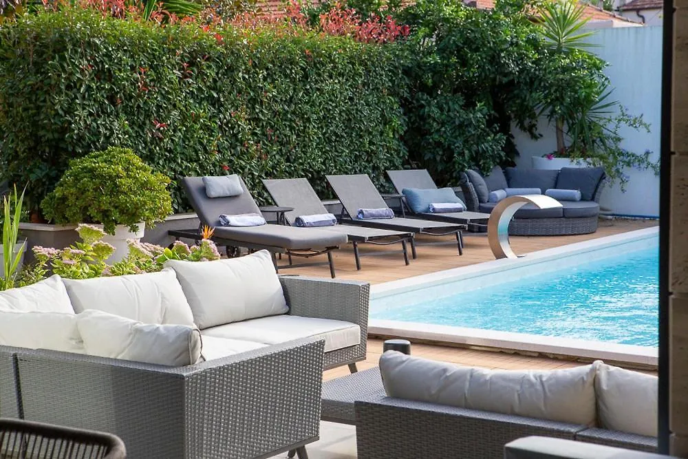 Luxury Villa Experience In Center Of Zadar With Heated Pool And Jacuzzi