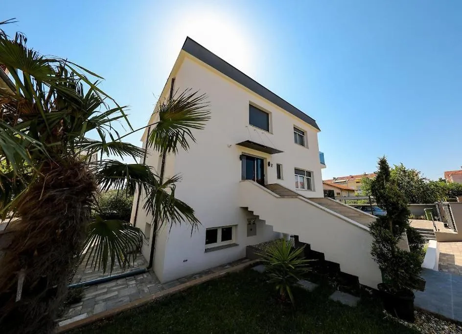 Luxury Villa Experience In Center Of Zadar With Heated Pool And Jacuzzi